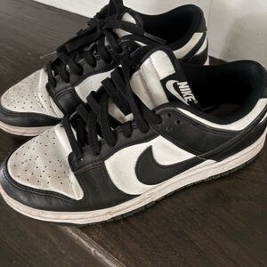 Nike Women's Dunk low-Top Sneakers